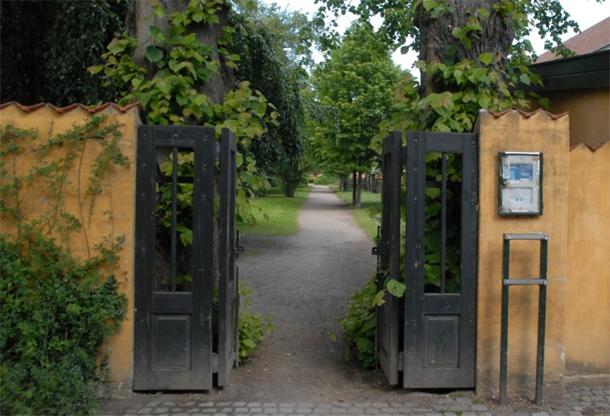 boringfoto5/AssistensK_Kbh._fredet_gul_mur_1700.jpg